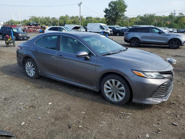 4T1B11HK9JU639338 - 2018 TOYOTA CAMRY L 灰色 照片 4