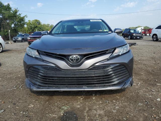 4T1B11HK9JU639338 - 2018 TOYOTA CAMRY L 灰色 照片 5