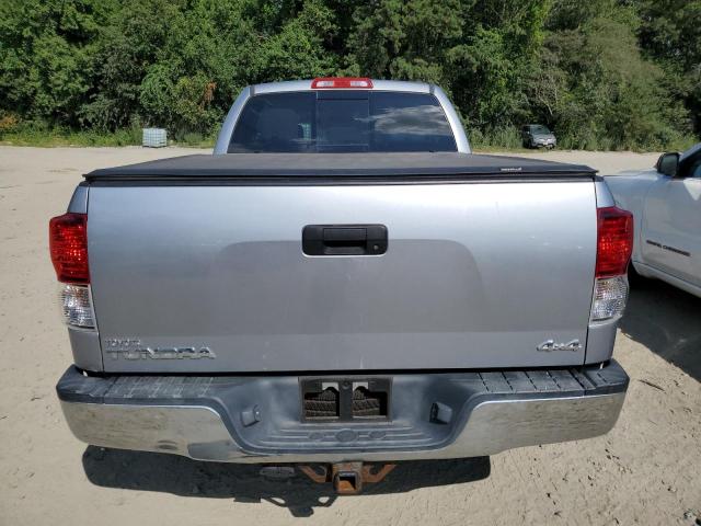 5TFUY5F16DX310710 - 2013 TOYOTA TUNDRA DOUBLE CAB SR5 SILVER photo 6
