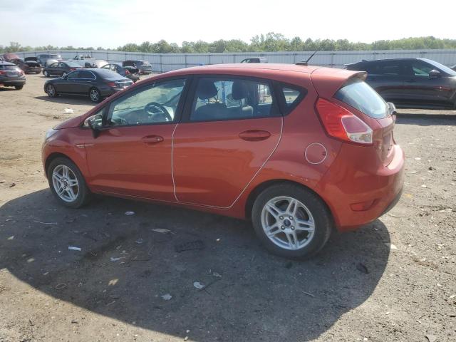 3FADP4EJ7JM136071 - 2018 FORD FIESTA SE Orange Foto 2