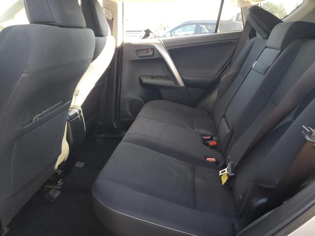 JTMRJREV6JD201148 - 2018 TOYOTA RAV4 HV LE Silber Foto 11