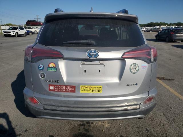 JTMRJREV6JD201148 - 2018 TOYOTA RAV4 HV LE Silber Foto 6