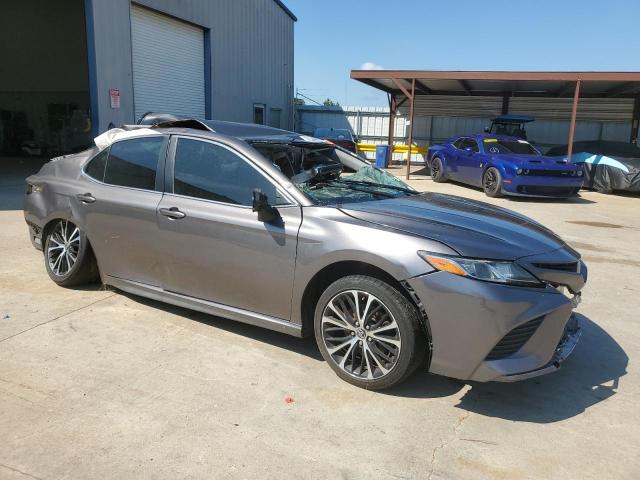 4T1B11HK4JU012692 - 2018 TOYOTA CAMRY L GRAY photo 4