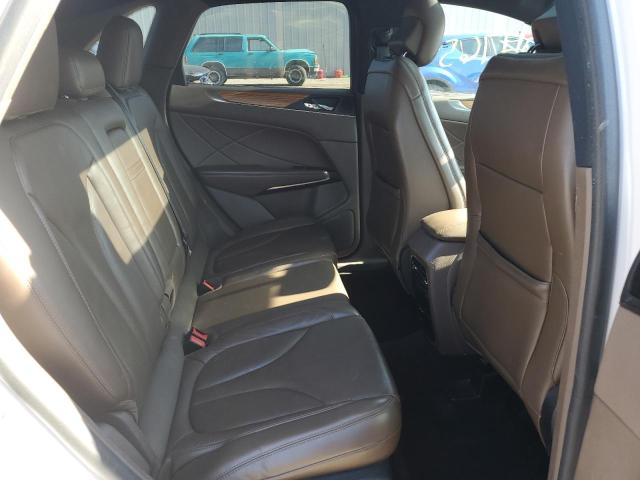 5LMTJ3DH8GUJ32043 - 2016 LINCOLN MKC RESERVE WHITE photo 11
