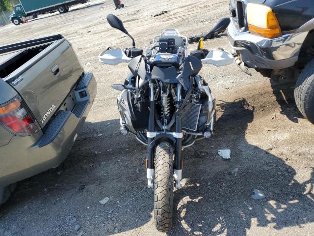 WB10M1304R6J64283 - 2024 BMW R 1250 GS ADVENTURE TWO TONE photo 5