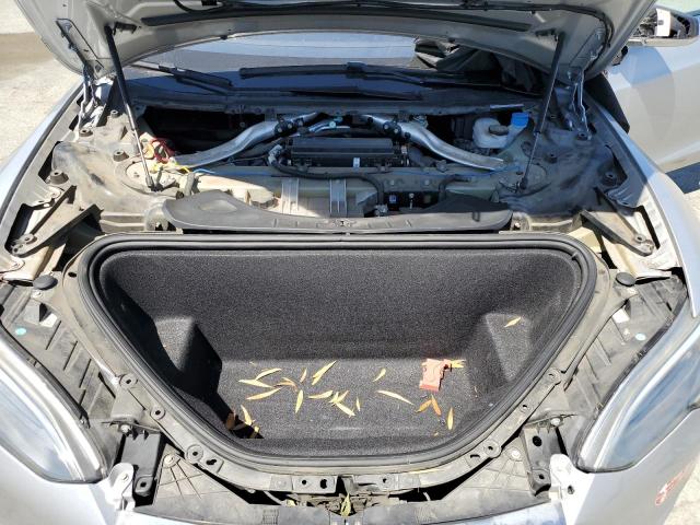 5YJSA1E21JF271352 - 2018 TESLA MODEL S SILVER photo 11