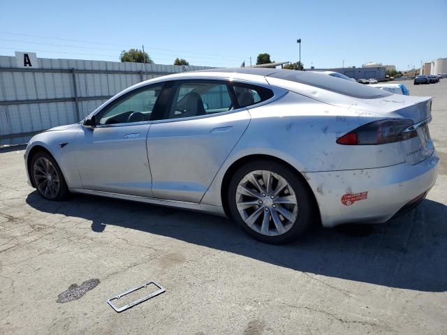 5YJSA1E21JF271352 - 2018 TESLA MODEL S SILVER photo 2