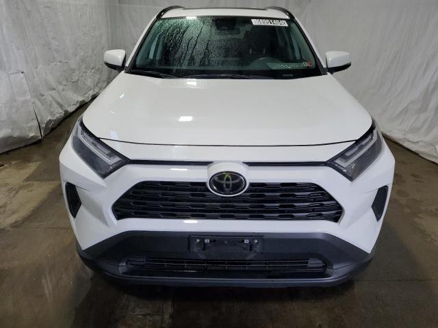 2T3P1RFV6PW368191 - 2023 TOYOTA RAV4 XLE 白色 照片 5