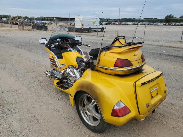 1HFSC47055A403279 - 2005 HONDA GL1800 YELLOW photo 3