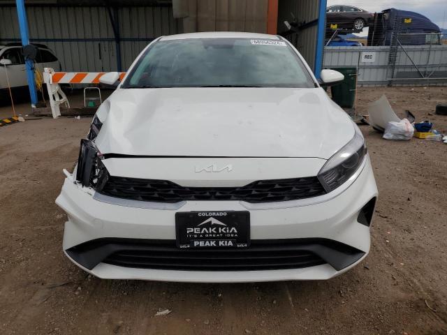 3KPF24AD8RE784851 - 2024 KIA FORTE LX WHITE photo 5