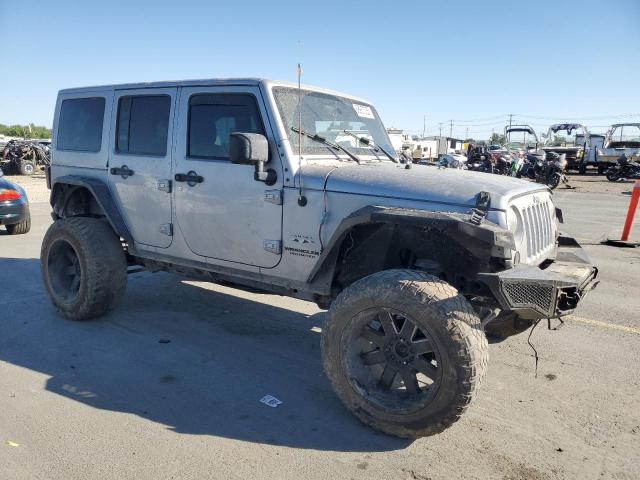 1C4BJWEG3GL145928 - 2016 JEEP WRANGLER U SAHARA SILVER photo 4