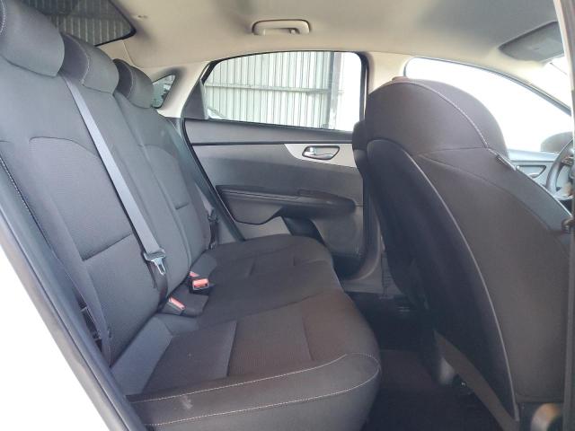 3KPF24AD1KE114905 - 2019 KIA FORTE FE Biały zdjęcie 10