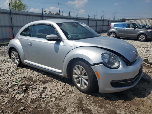 3VWJL7AT8DM634444 - 2013 VOLKSWAGEN BEETLE SILVER photo 4