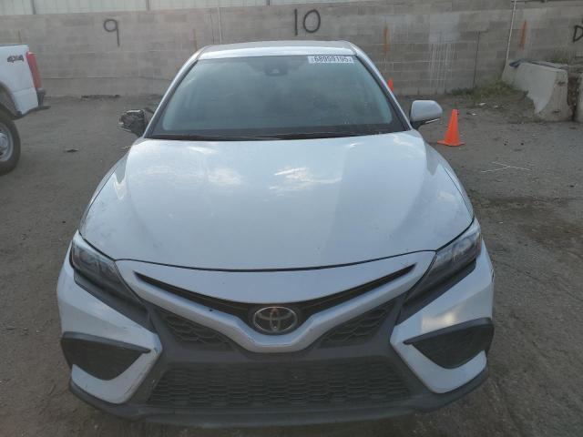 4T1G11AK3RU260766 - 2024 TOYOTA CAMRY SE NIGHT SHADE GRAY photo 5