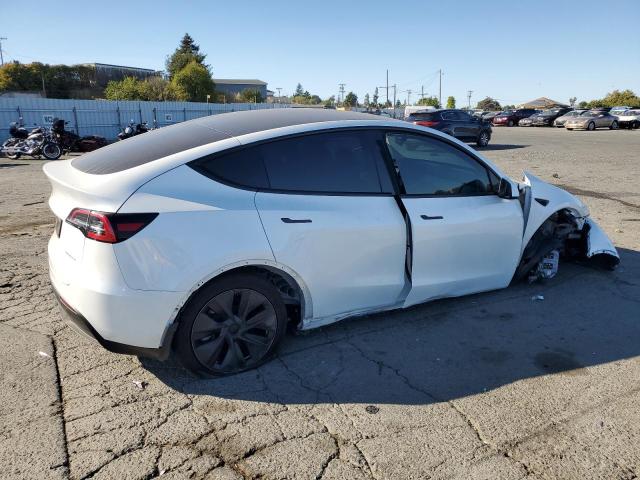 7SAYGDEE3SF236434 - 2025 TESLA MODEL Y Beyaz fotoğraf 3