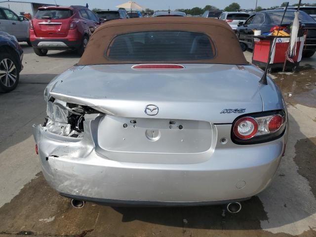 JM1NC25F860106839 - 2006 MAZDA MX-5 MIATA SILVER photo 6