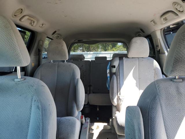 5TDKK3DC7CS274225 - 2012 TOYOTA SIENNA LE GRAY photo 10