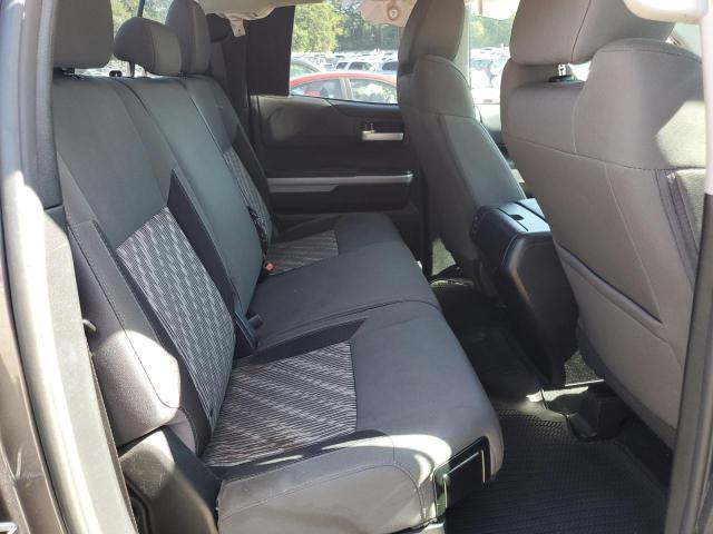 5TFUY5F13JX710607 - 2018 TOYOTA TUNDRA DOUBLE CAB SR/SR5 GRAY photo 10