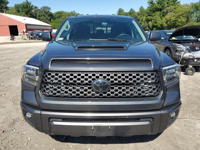 5TFUY5F13JX710607 - 2018 TOYOTA TUNDRA DOUBLE CAB SR/SR5 GRAY photo 5