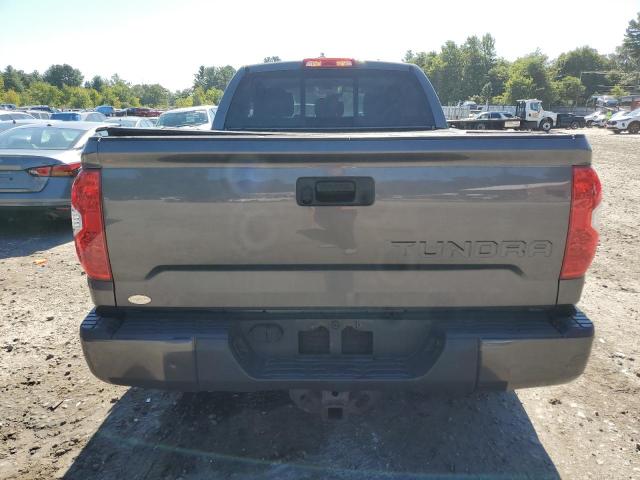5TFUY5F13JX710607 - 2018 TOYOTA TUNDRA DOUBLE CAB SR/SR5 GRAY photo 6