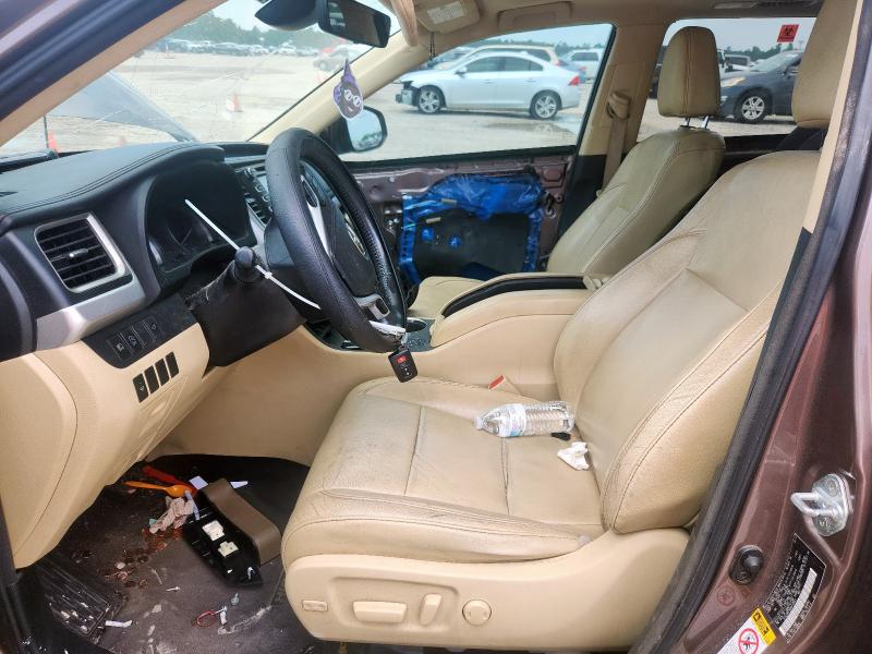 5TDJZRFH0HS430051 - 2017 TOYOTA HIGHLANDER SE BROWN photo 7