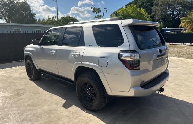 JTENU5JR3N6072010 - 2022 TOYOTA 4RUNNER SR5/SR5 PREMIUM SILVER photo 3