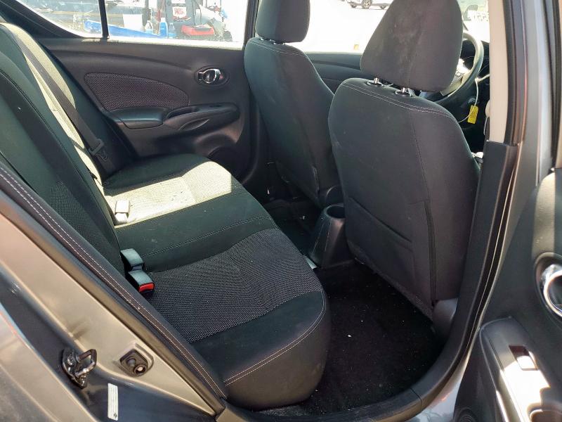 3N1CN7AP3JL870626 - 2018 NISSAN VERSA S 石墨色 照片 10