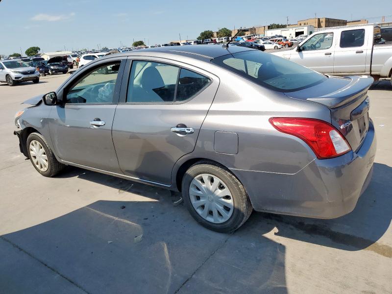 3N1CN7AP3JL870626 - 2018 NISSAN VERSA S 石墨色 照片 2