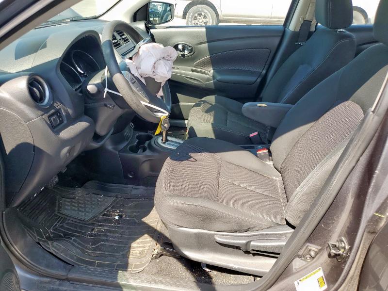 3N1CN7AP3JL870626 - 2018 NISSAN VERSA S 石墨色 照片 7