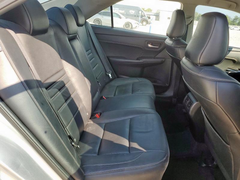 4T4BF1FK4FR508951 - 2015 TOYOTA CAMRY LE SILVER photo 10