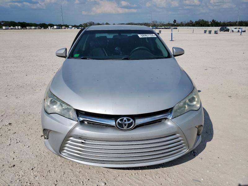 4T4BF1FK4FR508951 - 2015 TOYOTA CAMRY LE SILVER photo 5