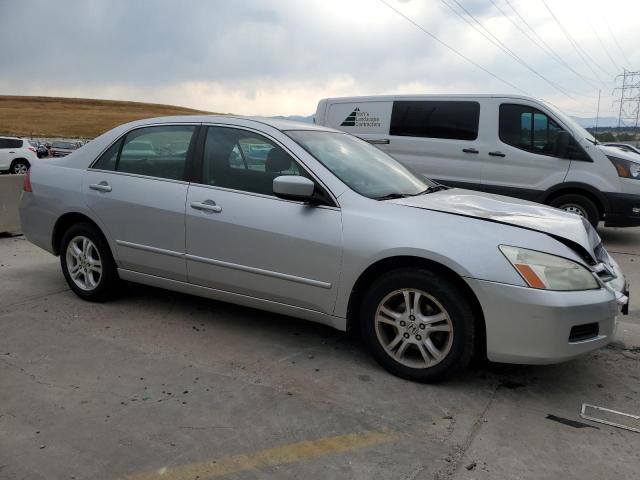 1HGCM56327A202506 - 2007 HONDA ACCORD SE 银色 照片 4