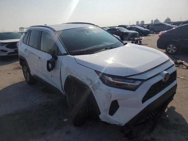 2T3W1RFV9RW336446 - 2024 TOYOTA RAV4 XLE WHITE photo 4