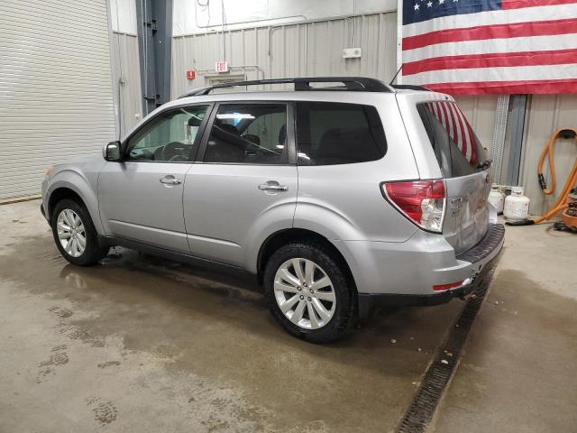 JF2SHBDC0CH431365 - 2012 SUBARU FORESTER 2.5X PREMIUM SILVER photo 2
