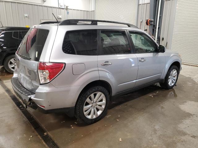 JF2SHBDC0CH431365 - 2012 SUBARU FORESTER 2.5X PREMIUM SILVER photo 3