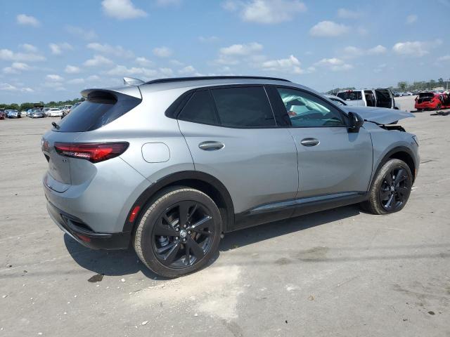 LRBFZNR43PD020165 - 2023 BUICK ENVISION ESSENCE Argent photo 3