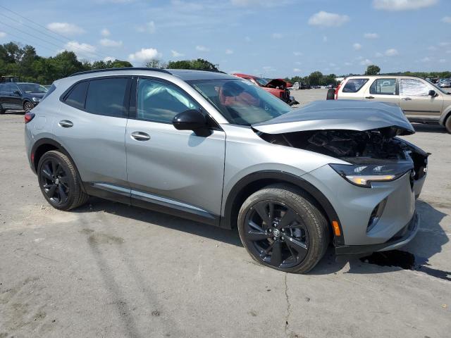 LRBFZNR43PD020165 - 2023 BUICK ENVISION ESSENCE Argent photo 4