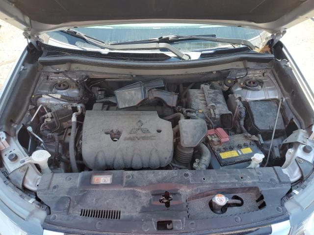 JA4AZ3A30HZ027527 - 2017 MITS OUTLANDER SE SILVER photo 12