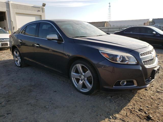 1G11J5SXXDF218953 - 2013 CHEVROLET MALIBU LTZ ნაცრისფერი ფოტო 4