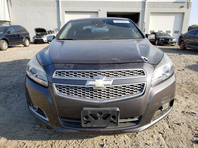 1G11J5SXXDF218953 - 2013 CHEVROLET MALIBU LTZ ნაცრისფერი ფოტო 5