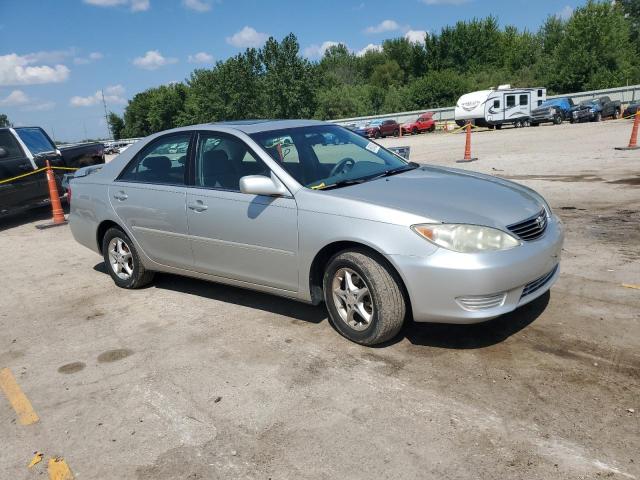 4T1BE32K65U016595 - 2005 TOYOTA CAMRY LE SILVER photo 4