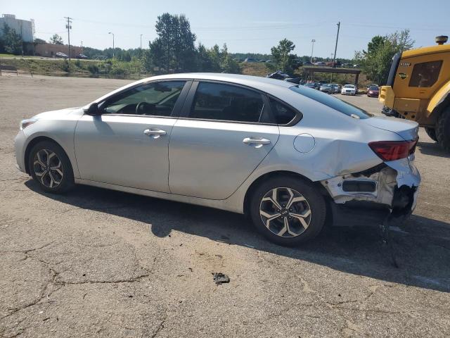 3KPF24AD2ME338946 - 2021 KIA FORTE FE SILVER photo 2