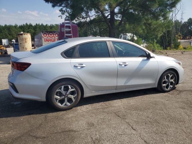 3KPF24AD2ME338946 - 2021 KIA FORTE FE SILVER photo 3