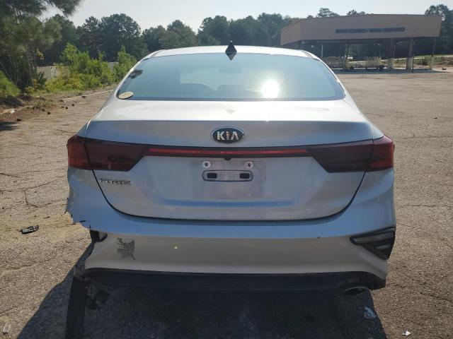 3KPF24AD2ME338946 - 2021 KIA FORTE FE SILVER photo 6
