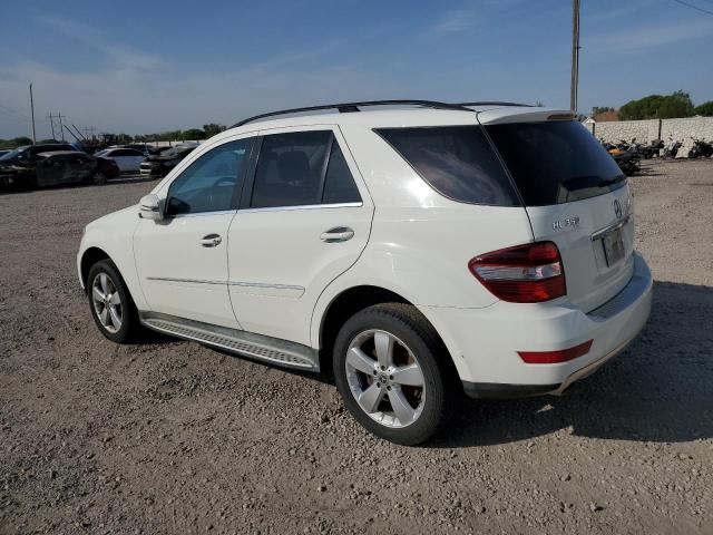 4JGBB8GB1BA715595 - 2011 MERCEDES-BENZ ML 350 4MATIC WHITE photo 2