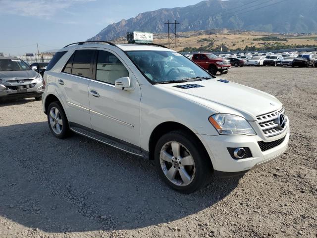 4JGBB8GB1BA715595 - 2011 MERCEDES-BENZ ML 350 4MATIC WHITE photo 4