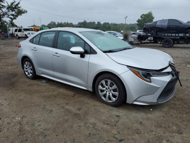 5YFEPRAE7LP049755 - 2020 TOYOTA COROLLA LE ვერცხლისფერი ფოტო 4