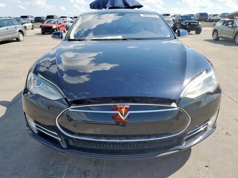 5YJSA1CN8DFP05784 - 2013 TESLA MODEL S Niebieski zdjęcie 5