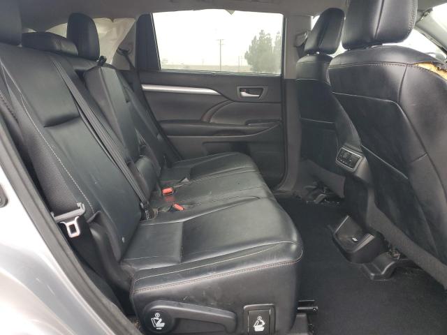 5TDKKRFH0GS504236 - 2016 TOYOTA HIGHLANDER XLE SILVER photo 11