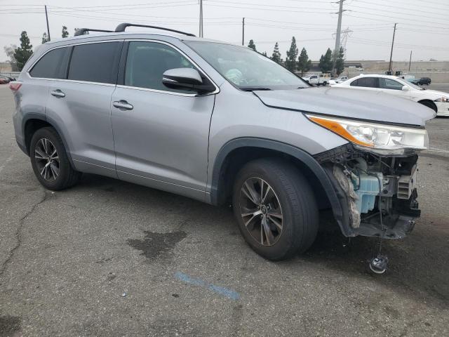 5TDKKRFH0GS504236 - 2016 TOYOTA HIGHLANDER XLE SILVER photo 4